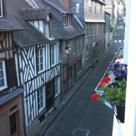 Au Bois Normand – hotel w mieście Honfleur