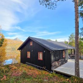 Cozy Home In Øverbygd With House A Mountain View, Hotel in Øverbygd