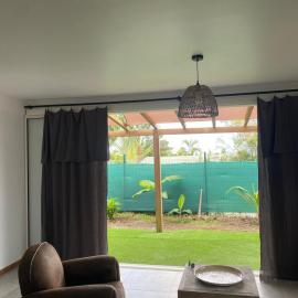 Friar's Bay 5 min walk to the beach 2-room apartment