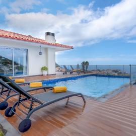 Villa Longtail by LovelyStay, Hotel in Arco da Calheta