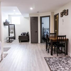 Casa Caswell Modern Basement Suite Mins To DT, hotell i Saskatoon