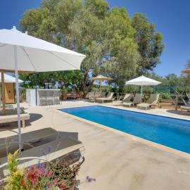 THE SPOT GLAMPING STUDIOS PROTARAs, hotel v destinaci Paralimni
