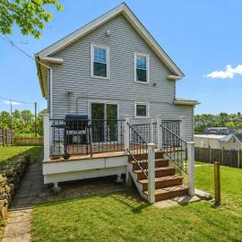 Home Near Parks & Downtown Worcester, hotel in Worcester