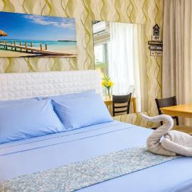 Stay & Fly at Amani Grand Resort Residences 3 Guests 5-Min Airport Pool Fast WiFi Netflix
