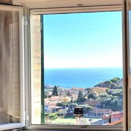 Antica casa in pietra vista mare