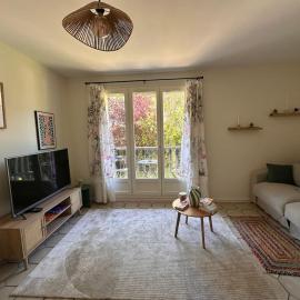 Charming apartment with tennis court and pool