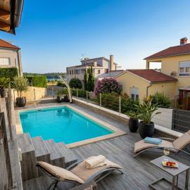 Luxury Histria Apartment with Private Pool Near the Beach, hotel in Banjole