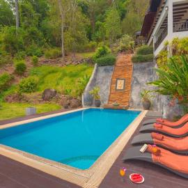 Amazing Seaview and Pool House 2 Beds Karon, hotel in Karon Beach