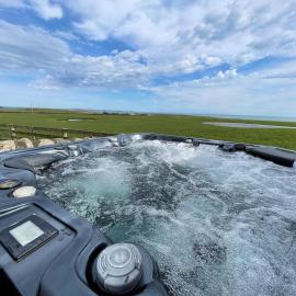Luxury Farmhouse Retreat with Sea Views Hot Tub - Pass the Keys, hotel in Newton Stewart