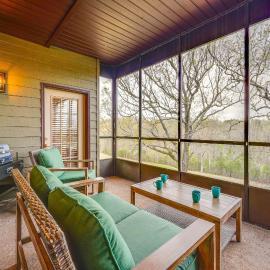 Relax Poolside! Golfer’s Oasis in Branson West