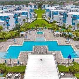 Two-story luxury condo near Disney with pool, отель в Киссимми