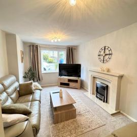 Cosy 2 Bed Apartment & Patio - Free Parking