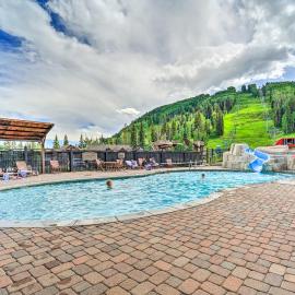Durango Condo: Walk to Lifts w/ Club Access!, hotel en Durango