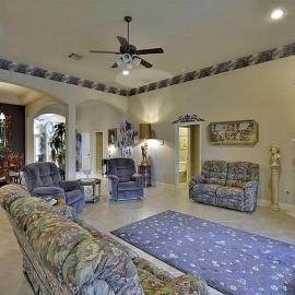 Stunning 4BR Pearland Home. King Bed. Lake Views. Theater Room. Near Houston and NASA, готель у місті Пеарленд