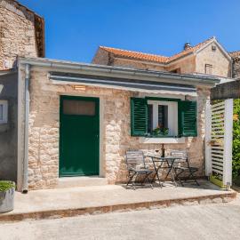 Small stone house Luka