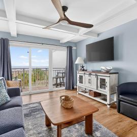 Oceanfront Condominium with Great Amenities, hotel din Saint Simons Island