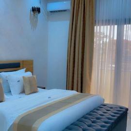 Hôtel La Miséricorde، فندق في دوالا