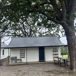 Historic Cabin at Tenkiller - Cookson Resorts #5, hótel í Cookson