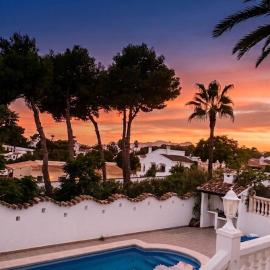 Vista Portet, sleeps 10, Private Pool, Sea Views, Squash, 1 km from El Portet beach