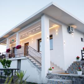 Çifliku RSXH, hotel a Gjirokastër