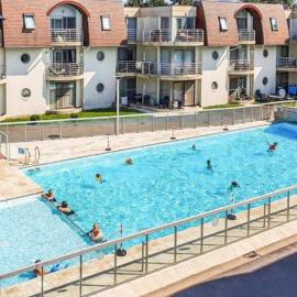 Apartment with community pool and only 10 min walk to the beach