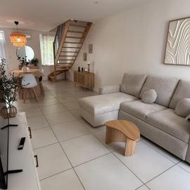 Escapade cosy Maison 2 chambres avec clim, viešbutis mieste Vjerzonas