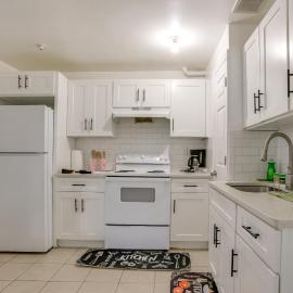 Walkable Neighborhood! Long Island Basecamp, Hotel in Great Neck