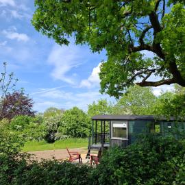 Roulotte - tiny house de la Ferme de la Chevêche, hotel v mestu Fosses-La-Ville
