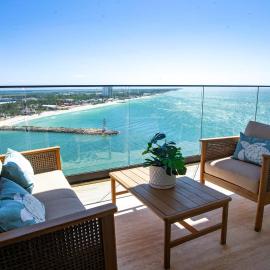 Amazing sunsets from the top of the Ocean at Yucalpeten Marina Resort, hotel en Progreso