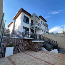 Stylish Home with Airport View, ξενοδοχείο στο Κιγκάλι
