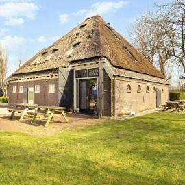 Balkenhoeve farmhouse for 22 in Callantsoog, hotel in Schagen