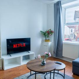 Charity Suite I Modern Barry Apartment I Near Town Centre, Barry Island & Gavin & Stacey Pub I Wi-Fi & Easy Cardiff Access I Parking