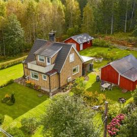 Cozy home in woods near Immeln with fireplace & BBQ, hotel v destinácii Immeln