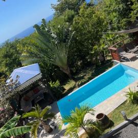 Gite La Tortue Bleue piscine & Malendure โรงแรมในบูญองต์