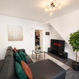 2 Bed House in St Helens, Sleeps 4, Ideal for Budget Stays, Contractors, Families & Long-Term Bookings, Offers Available โรงแรมในเซนต์เฮเลนส์
