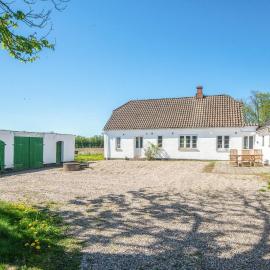 6 person holiday home in Rødding โรงแรมในRødding