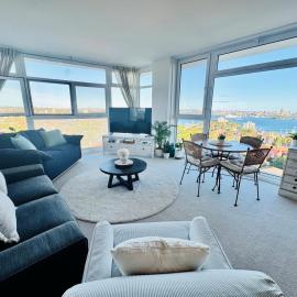 Breathtaking Harbour Bridge & Harbour Views, Corner Apartment, Free Parking