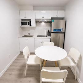 Earles Cozy Vancouver 2B1B Suite Near Joyce Station