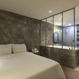 Hotel H2