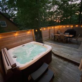 HGTV Quality Chalet Hot Tub Outdoor Haven