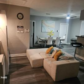 Viesnīca Spacious retreat 10mins to Airport and Beach Fortloderdeilā