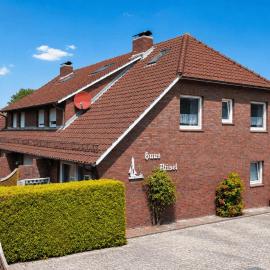 Risel-Ferienhaus-im-Huus-Godewind-mit-Sauna-und-Kamin