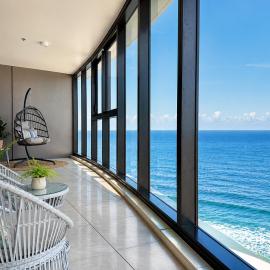 Beachfront Luxe Escape at Surfers Paradise Parking, hotel in Surfers Paradise