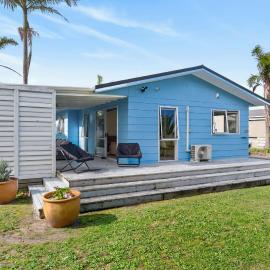 Coastal Whanau - Ruakaka Holiday Home, hotel in Ruakaka