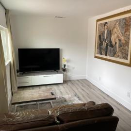 Adorable one bedroom guest house with parking