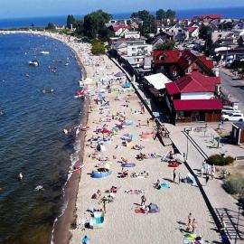 Zakotwiczeni w Rewie, hotel a Rewa