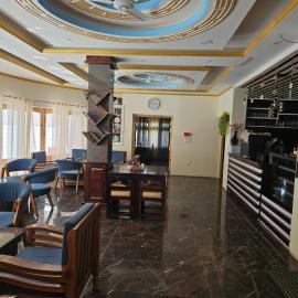 Blue Yak Resort, готель у місті She