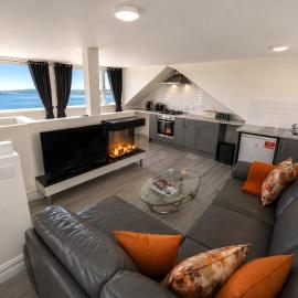 Unit 6 Penthouse Apartment With Harbour & Island Views, hotelli kohteessa Cobh