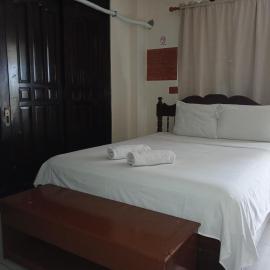 JM-RN Pensione House, hotel en Padre Burgos