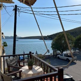 Poseidonio Apartments: Poseidónion şehrinde bir otel